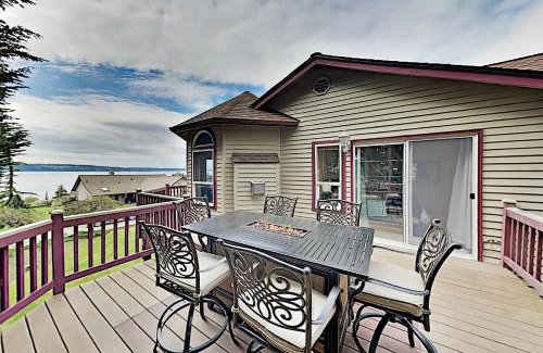 Camano Island House | Driftwood Hideaway