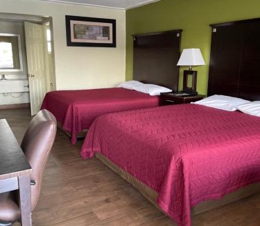 Lake City Hotel | Driftwood Inn - Lake City