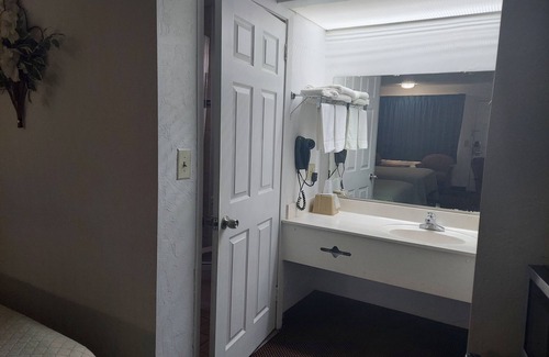 Lake City Hotel | Driftwood Inn
