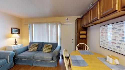 Marco Island Apartment | Driftwood Landing 18