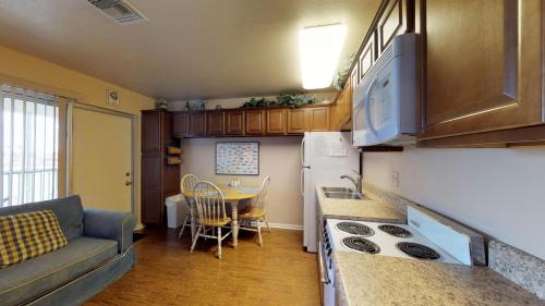 Marco Island Apartment | Driftwood Landing 18