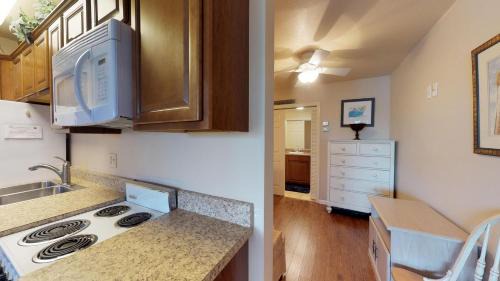 Marco Island Apartment | Driftwood Landing 18