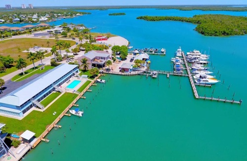 Isles of Capri Condo | Driftwood Landing in Naples