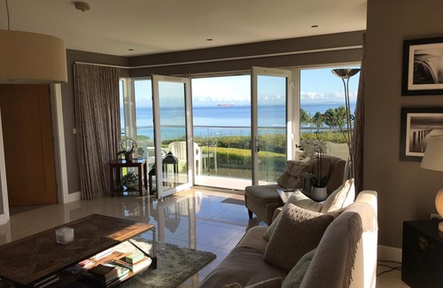 Helen's Bay Apartment | Driftwood - Luxury Beach Apartment Overlooking Golf Course and Sea