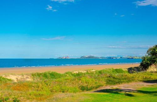 Yeppoon Apartment | Driftwood on the Beach