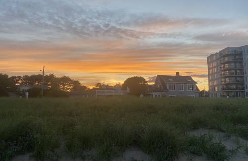 Ocean Park Cottage | “DRIFTWOOD” Quaint Cottage by the Sea- 600 ft from the sand!