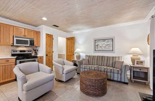 Inlet Beach Condo | Driftwood- Steps to the beach!- Sleeps 6