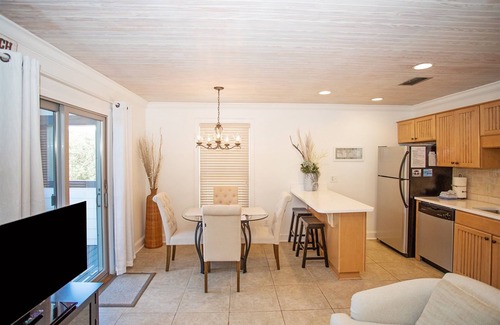 Inlet Beach Condo | Driftwood- Steps to the beach!- Sleeps 6