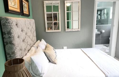 Umhlali Beach House | Driftwood Suite, Villa Roc Guesthouse, Salt Rock Ballito