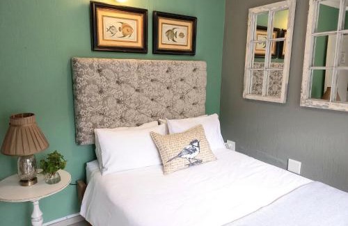 Umhlali Beach House | Driftwood Suite, Villa Roc Guesthouse, Salt Rock Ballito