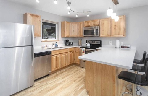 Seward Apartment | Driftwood Suites - WhiteCap Suite (#2)