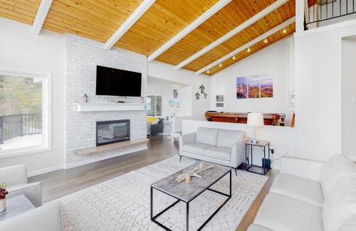 Camano Island House | Driftwood Waves