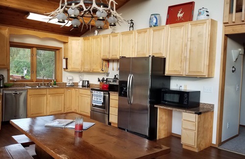 Bozeman House | Drinking horse haven for outdoor adventurers located at the base of Bridger Mtn