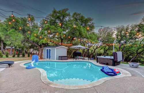 Henly House | Dripping Springs Fully Renovated Luxury Retreat with Pool
