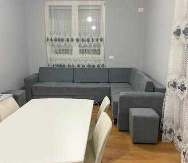 Mbrostar-Urë Apartment | DRITA 2 Cozy Modern Apartment Fier