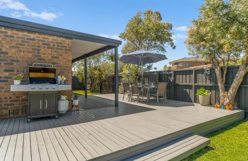 Safety Beach House | Dromana Beach Holiday House *3 minutes to the sand