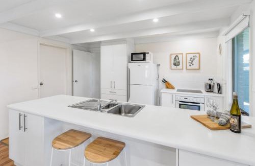 Safety Beach House | Dromana Beach Holiday House *3 minutes to the sand