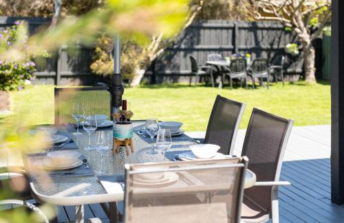 Safety Beach House | Dromana Beach Holiday House *3 minutes to the sand