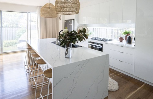 Dromana House | Dromana By The Bay :1 min walk to the beach.