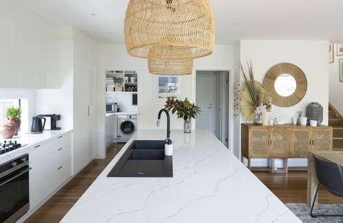 Dromana House | Dromana By The Bay :1 min walk to the beach.