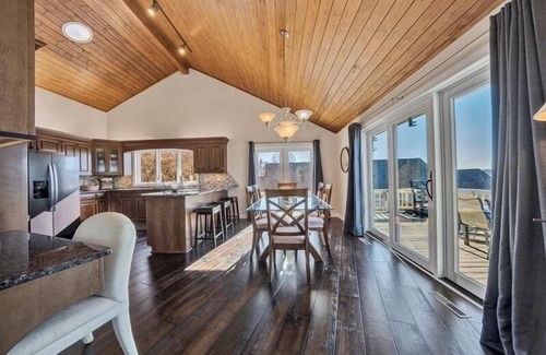 Huddleston House | DROP ANCHOR at Ancora Point! Hot Tub & Sunset Views!