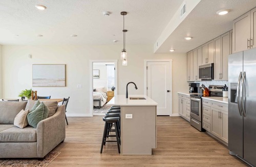 St. George Condo | Drop it like it's Hot: Desert Color Lagoon + Beaches