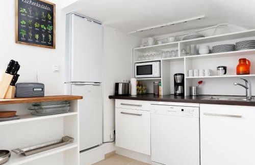 Charlottenburg-Wilmersdorf Apartment | DROY by ROCKCHAIR Apartments l SUPERHOST Status l 2 Bedroom Boxspringbeds next to Center "Kurfürstendamm" - Cozy Family & Business Flair welcomes you!