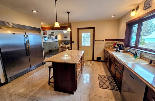 Drummond Island House | Drummond Island Hotel & Vacation Homes - Bass Cove Landing