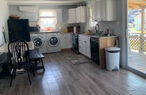North Topsail Beach Cottage | Drunken Parrot - Sleeps 4, steps away from beach access in North Topsail Beach!