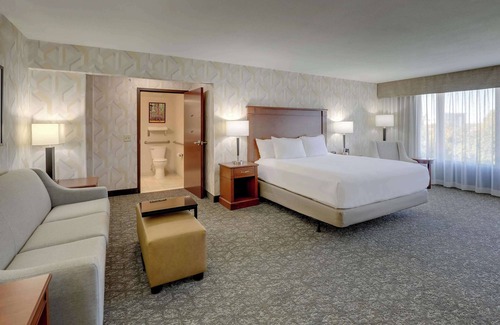 University Place Hotel | Drury Inn & Suites Charlotte University Place