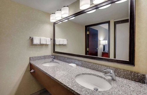 University Place Hotel | Drury Inn & Suites Charlotte University Place