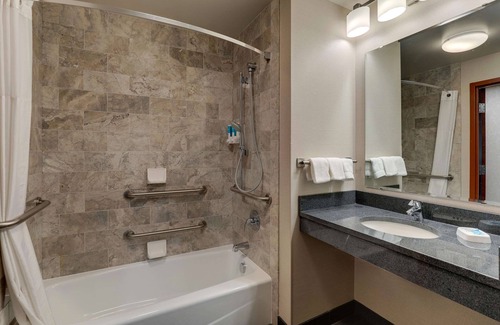 Arnold Hotel | Drury Inn & Suites St. Louis Arnold