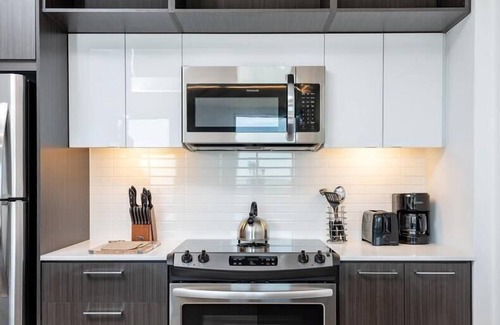 Reston Apartment | Dry Cleaning & In-unit Washer/D| Freedon Dr | Reston