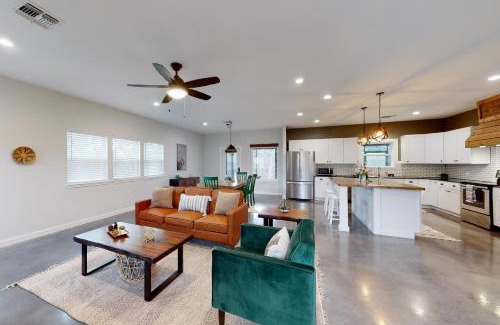 Fischer House | Dry Creekside Casita