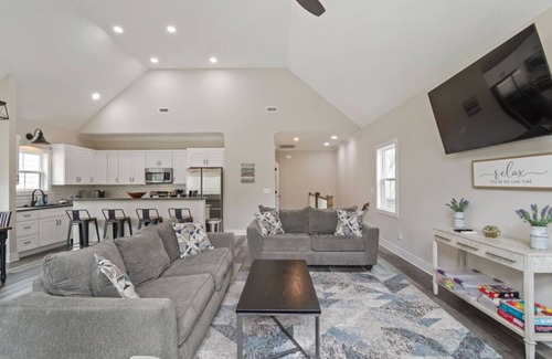 Winchester Apartment | Dry Jack Tim- Water Views, Pool, Outdoor Fireplace