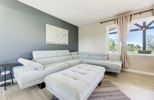 Dry Ridge House | Dry Ridge Farmhouse with Hot Tub and Game Room!