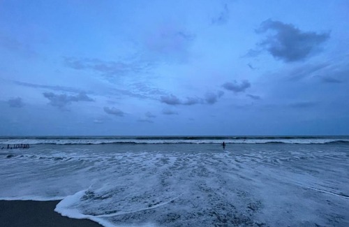 Batu Buruk Resort | DSH Batu Burok Beach Resort