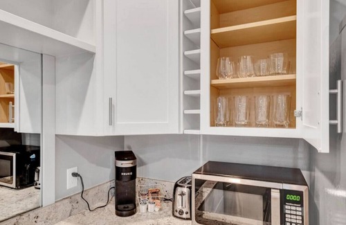 New Tacoma Apartment | DT Action! | Extended stay | Work, Play, & Relax!