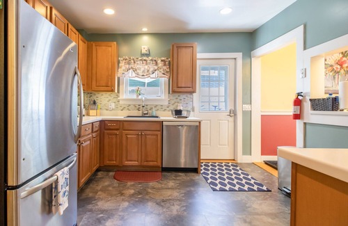 Bar Harbor House | DT BarHarbor Near YMCA ,Tennis , PickleBallCt,Athletic Field, kids playground