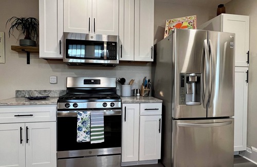 Bradenton House | DT Bradenton 2/1 Charmer - walk to DT & Riverwalk, easy access to Anna Maria