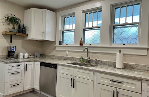 Bradenton House | DT Bradenton 2/1 Charmer - walk to DT & Riverwalk, easy access to Anna Maria