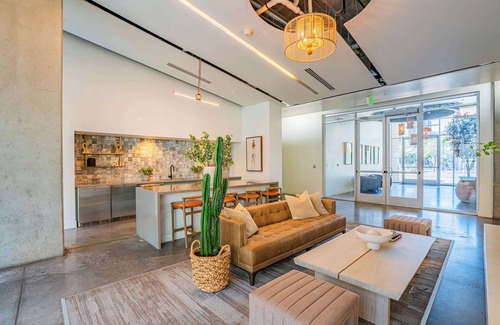 Evans Churchill Apartment | DT PHX Apt| Pool, Gym, Parking & Balcony