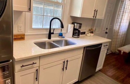 Southwest Raleigh House | DT Raleigh Oasis I Hot Tub I Fire Pit | Games