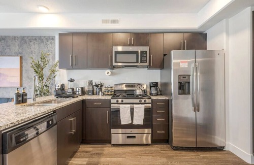 Rio Grande Apartment | DT SLC | King Bed | Gym | Parking | Walk Score 90