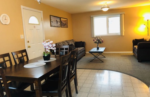 Whitehorse Apartment | DT Whitehorse Top Floor 2 En-suite Unit