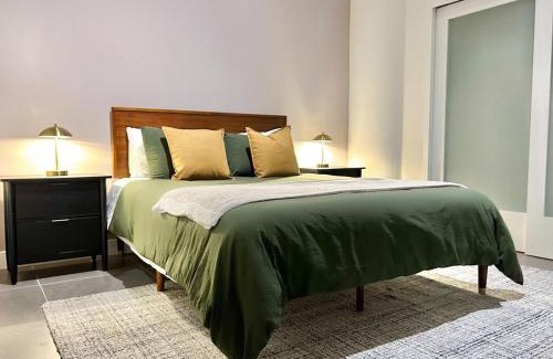 Historic Core Apartment | DTLA 2BR Loft with Hot Tub & Rooftop Pool!