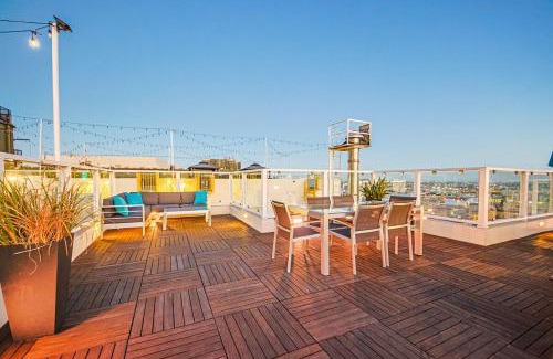 Historic Core Apartment | DTLA 2BR Rooftop Jacuzzi & Sunset Views