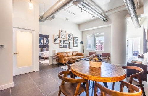Historic Core Apartment | DTLA 2BR Rooftop Jacuzzi & Sunset Views