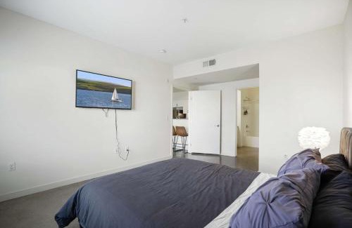 Arts District Apartment | DTLA Haven Luxury 2BR Apartment Arts District