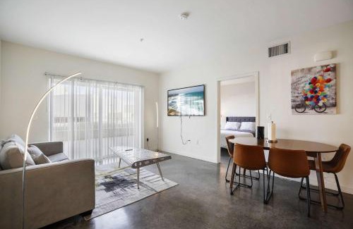 Arts District Apartment | DTLA Haven Luxury 2BR Apartment Arts District